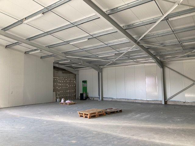 Flex in Cusset for lease - Interior Photo - Image 2 of 4