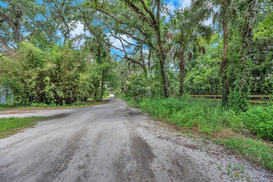 4572 Alafia Canoe Trl, Valrico, FL for sale - Building Photo - Image 2 of 20