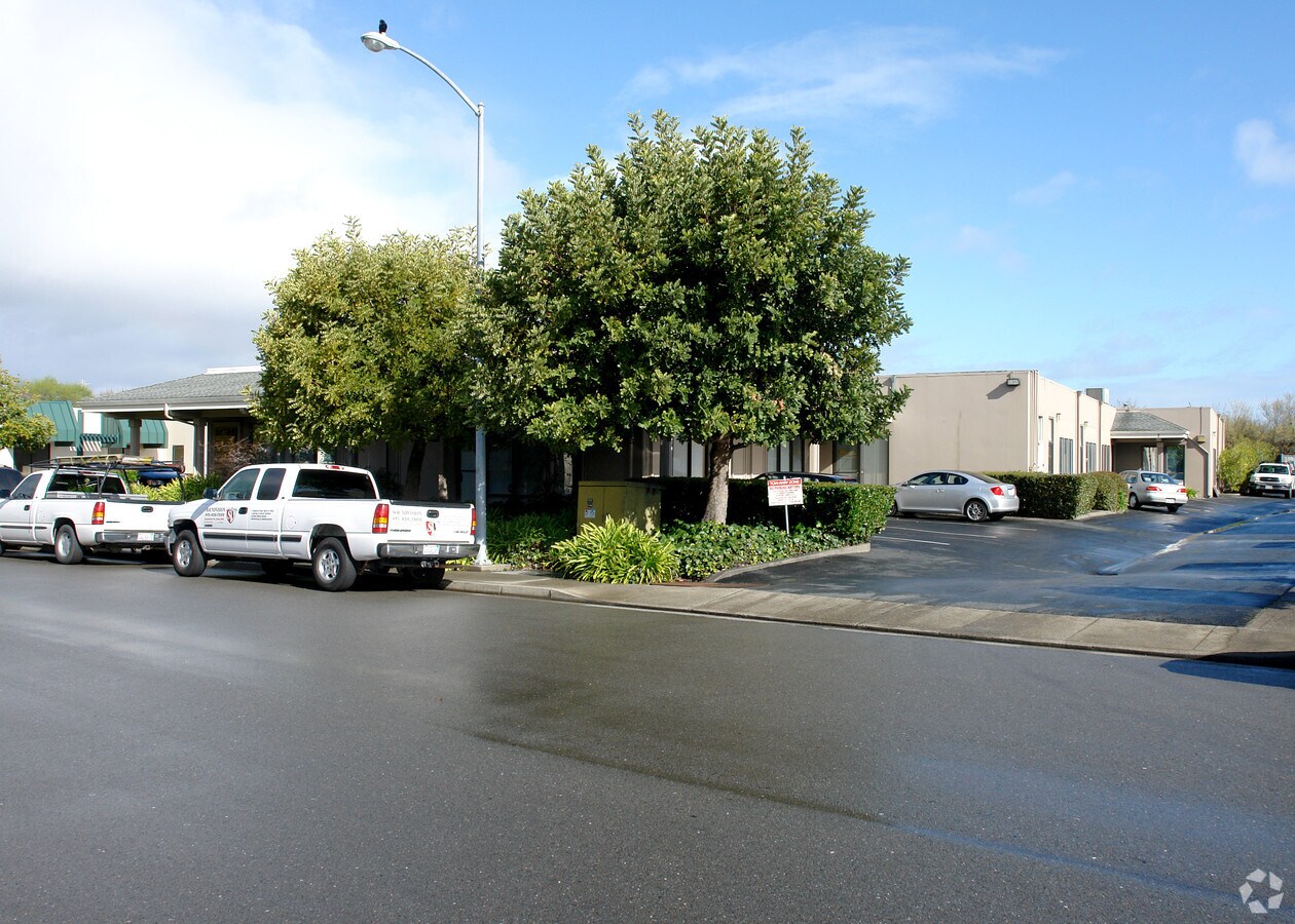27 Commercial Blvd, Novato, CA 94949