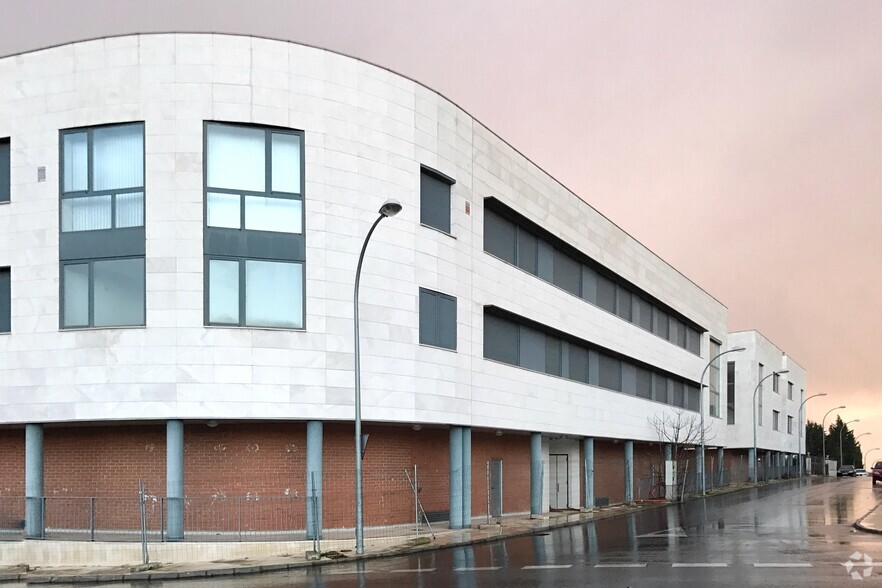 Plaza Corral de los Cantos, 3, Argés, Toledo for sale - Building Photo - Image 2 of 3