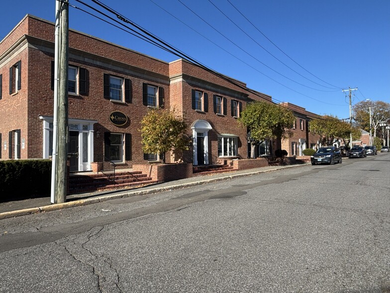 39-51 Pine St, New Canaan, CT for sale - Building Photo - Image 1 of 15