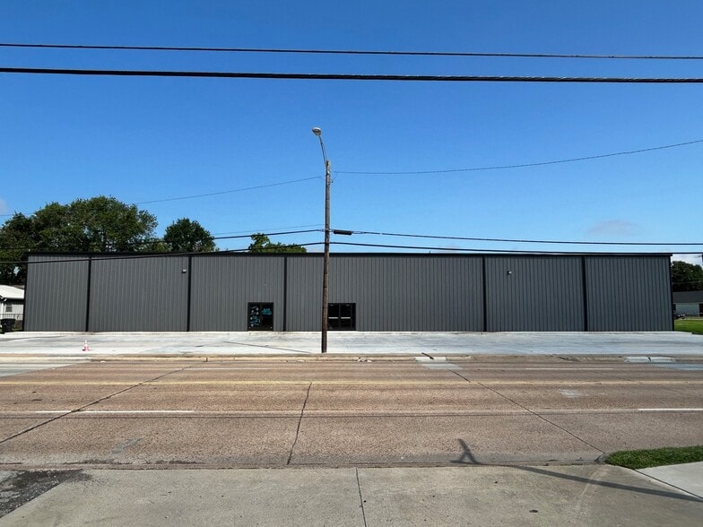708 Nederland Ave, Nederland, TX for lease - Building Photo - Image 1 of 9