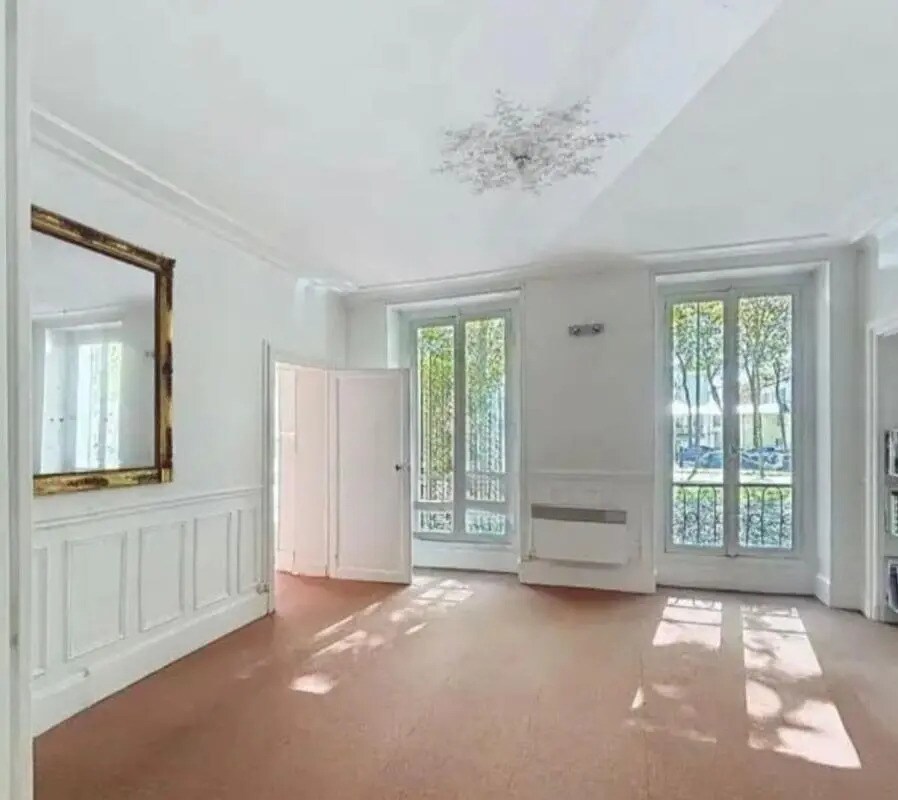 Office in Versailles for sale Interior Photo- Image 1 of 14