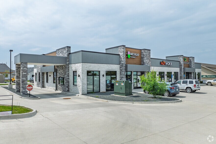 2301 Sunset Dr, Norwalk, IA for sale - Primary Photo - Image 1 of 1