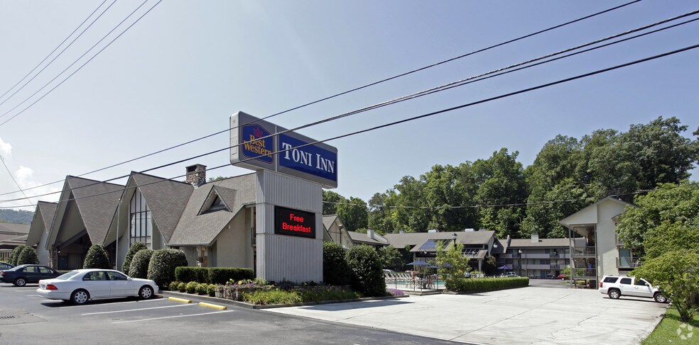 3810 Parkway, Pigeon Forge, TN for sale - Primary Photo - Image 1 of 1