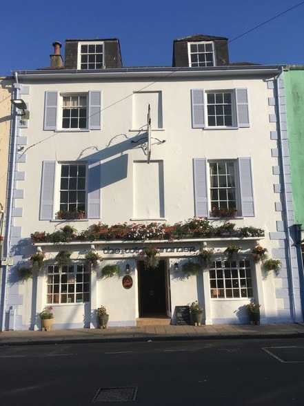 23 Victoria Rd, Dartmouth for sale - Primary Photo - Image 1 of 1