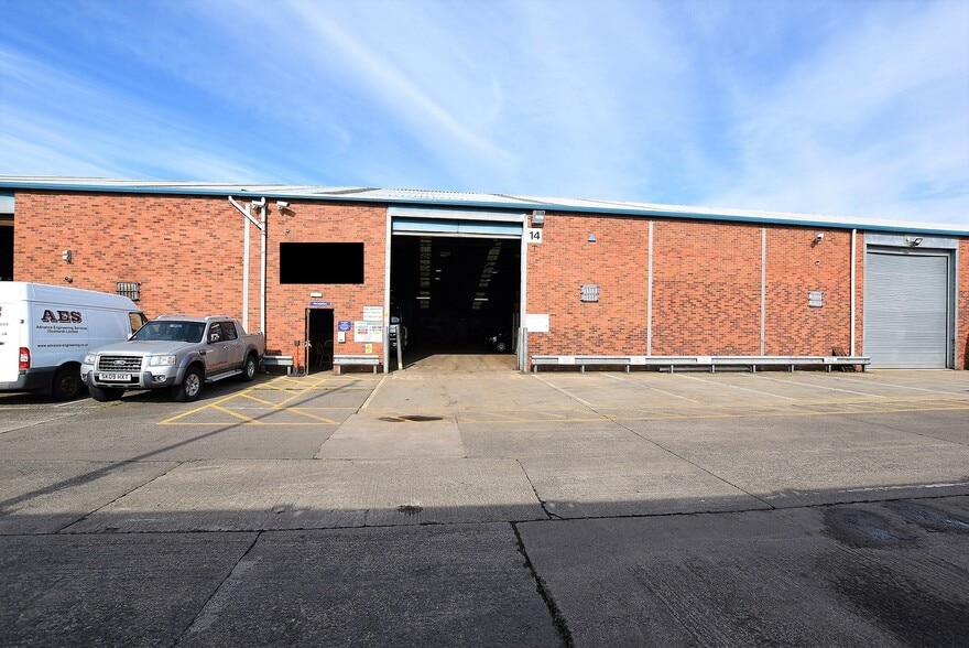 12-26 Burnbank Rd, Falkirk for lease - Building Photo - Image 1 of 6
