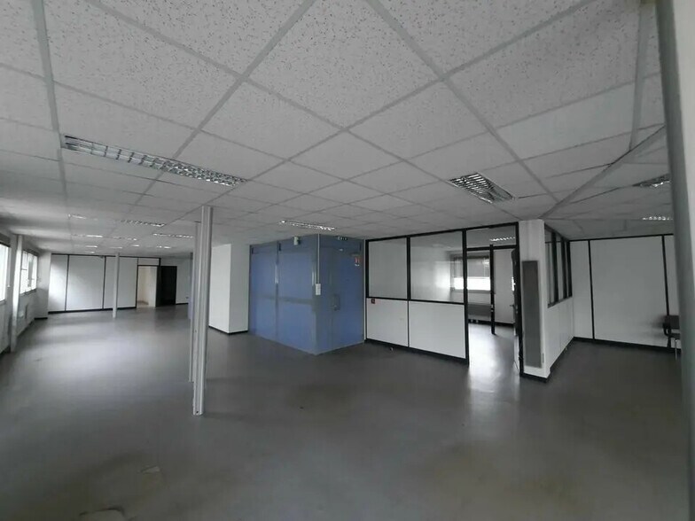 Office in Rouen for sale - Interior Photo - Image 2 of 9