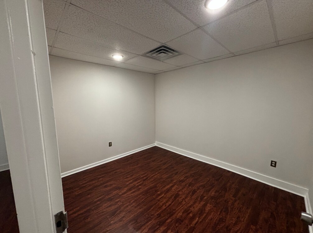 3502 SCOTTS Ln, Philadelphia, PA for lease Interior Photo- Image 1 of 4