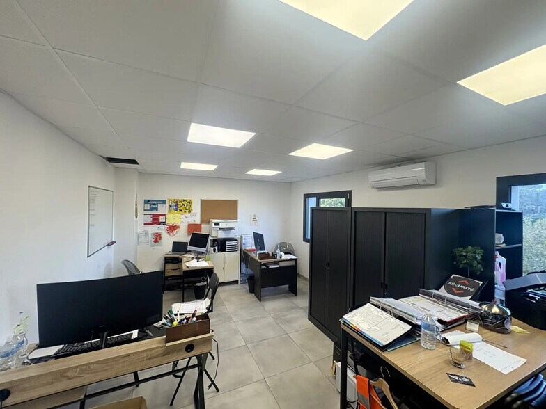 Office in Velaux for lease - Interior Photo - Image 3 of 3