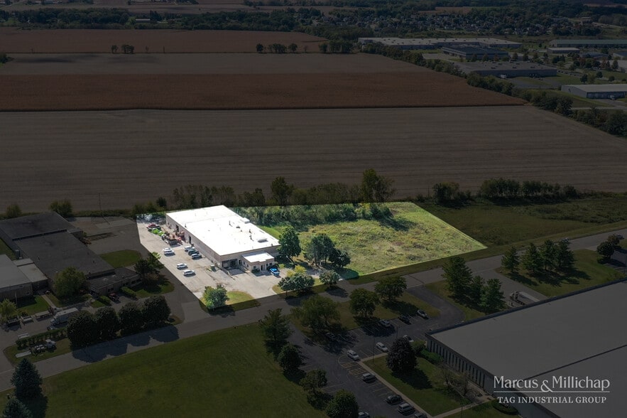 965 Koopman Ln, Elkhorn, WI for sale - Building Photo - Image 2 of 5