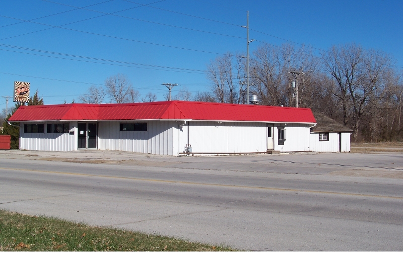 1116 N Santa Fe Ave, Chanute, KS for sale - Primary Photo - Image 1 of 1