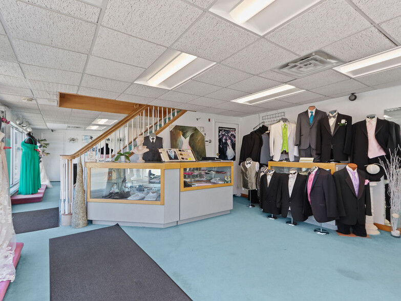 205 Lexington St, Waltham, MA for lease - Interior Photo - Image 3 of 12