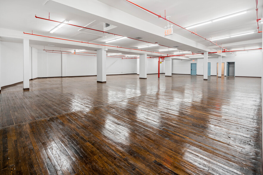 2067 McDonald Ave, Brooklyn, NY for lease - Building Photo - Image 3 of 14