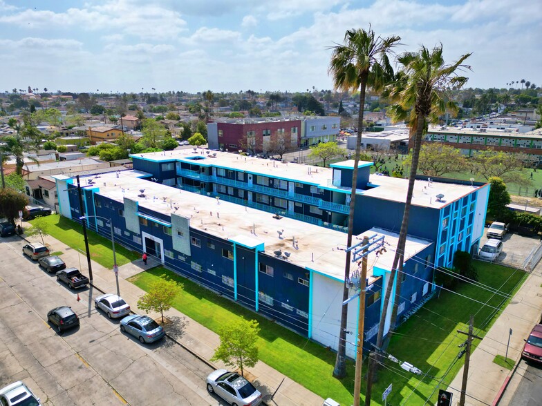 3018 W 67th St, Los Angeles, CA for sale - Building Photo - Image 1 of 9