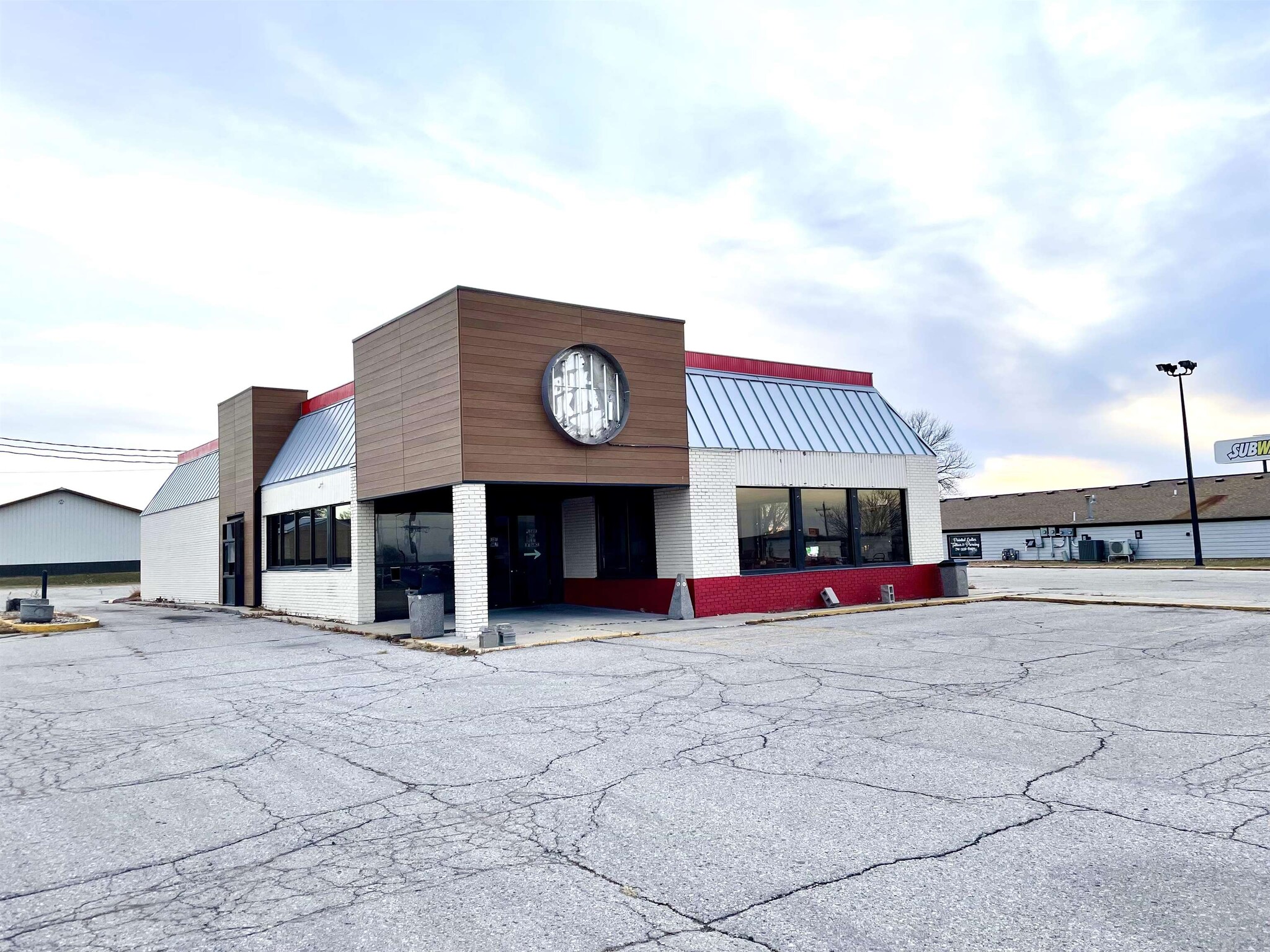 2209 Circle Dr W, Spirit Lake, IA for lease Building Photo- Image 1 of 22