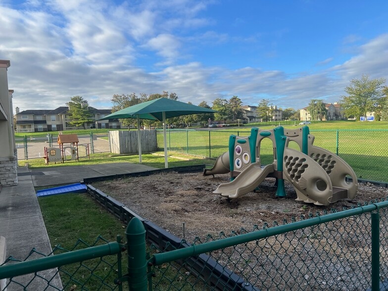 6860 Fountains Blvd, West Chester, OH for lease - Building Photo - Image 2 of 12