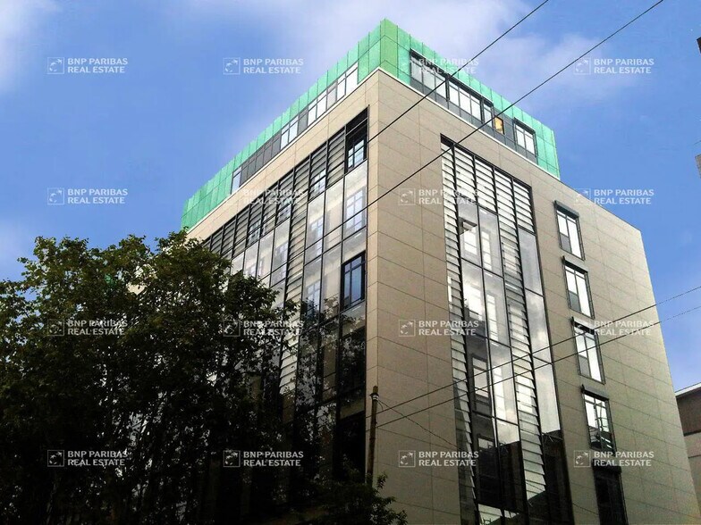 Office in Lyon for lease - Building Photo - Image 1 of 26