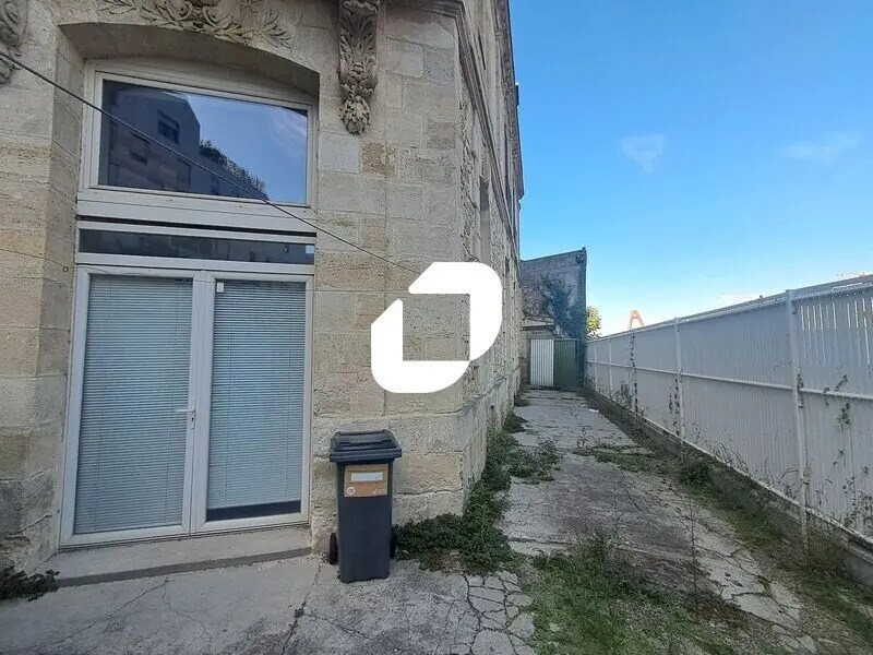 Office in Bordeaux for lease Building Photo- Image 1 of 10