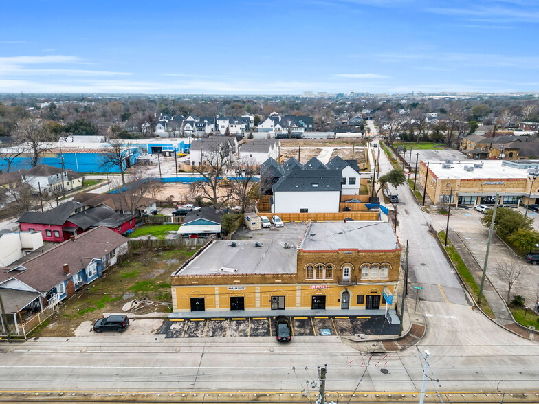 5208 Harrisburg Blvd, Houston, TX for sale - Aerial - Image 3 of 27