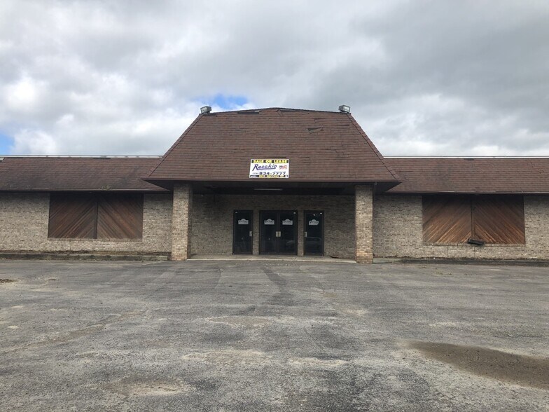 6886 S Transit Rd, Lockport, NY 14094