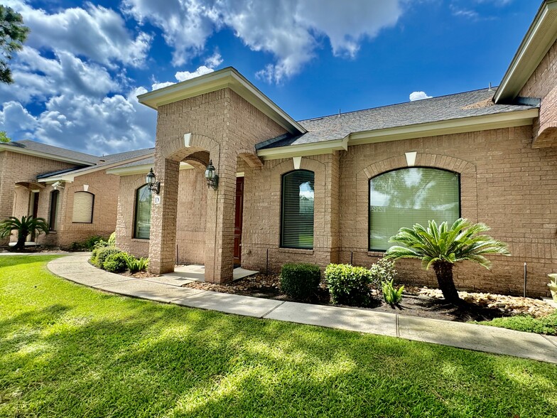 11119 McCracken Cir, Cypress, TX for lease - Primary Photo - Image 1 of 14