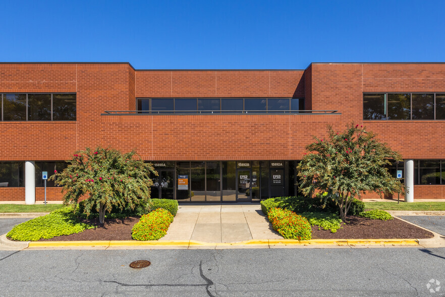 15870-15892 Gaither Dr, Gaithersburg, MD for lease - Building Photo - Image 3 of 6