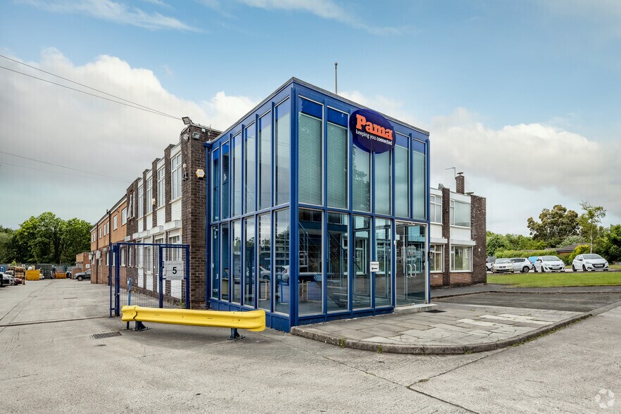 Stockport Rd E, Stockport for lease - Primary Photo - Image 1 of 3