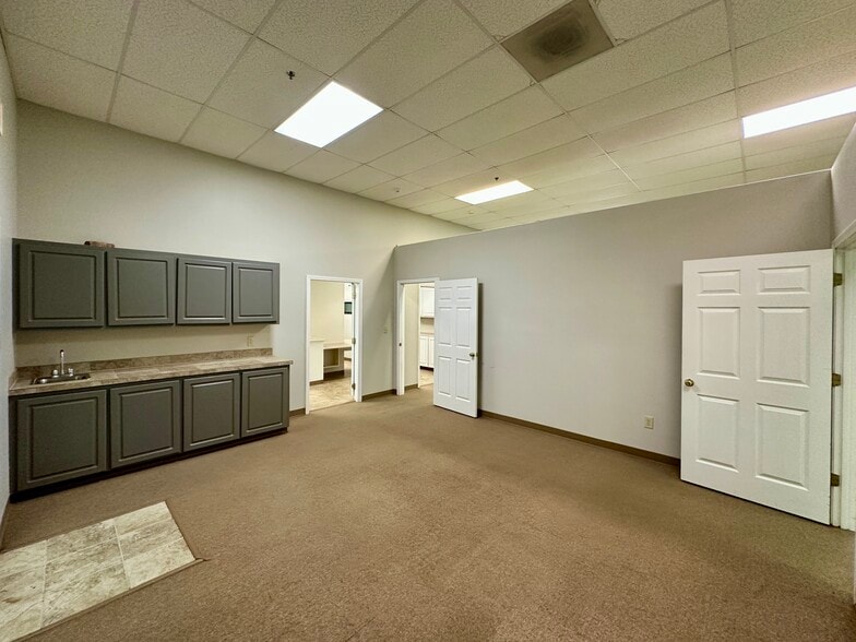 807 Monroe St, Clinton, MS for sale - Building Photo - Image 2 of 21