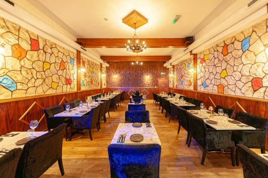 42 Old Church Rd, London for lease - Building Photo - Image 2 of 10