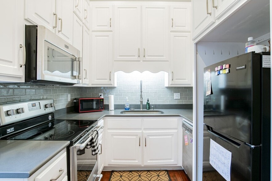 1327 Spring Hill Ave, Mobile, AL for sale - Building Photo - Image 2 of 9