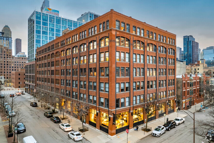 213 W institute Pl, Chicago, IL for lease - Building Photo - Image 1 of 15