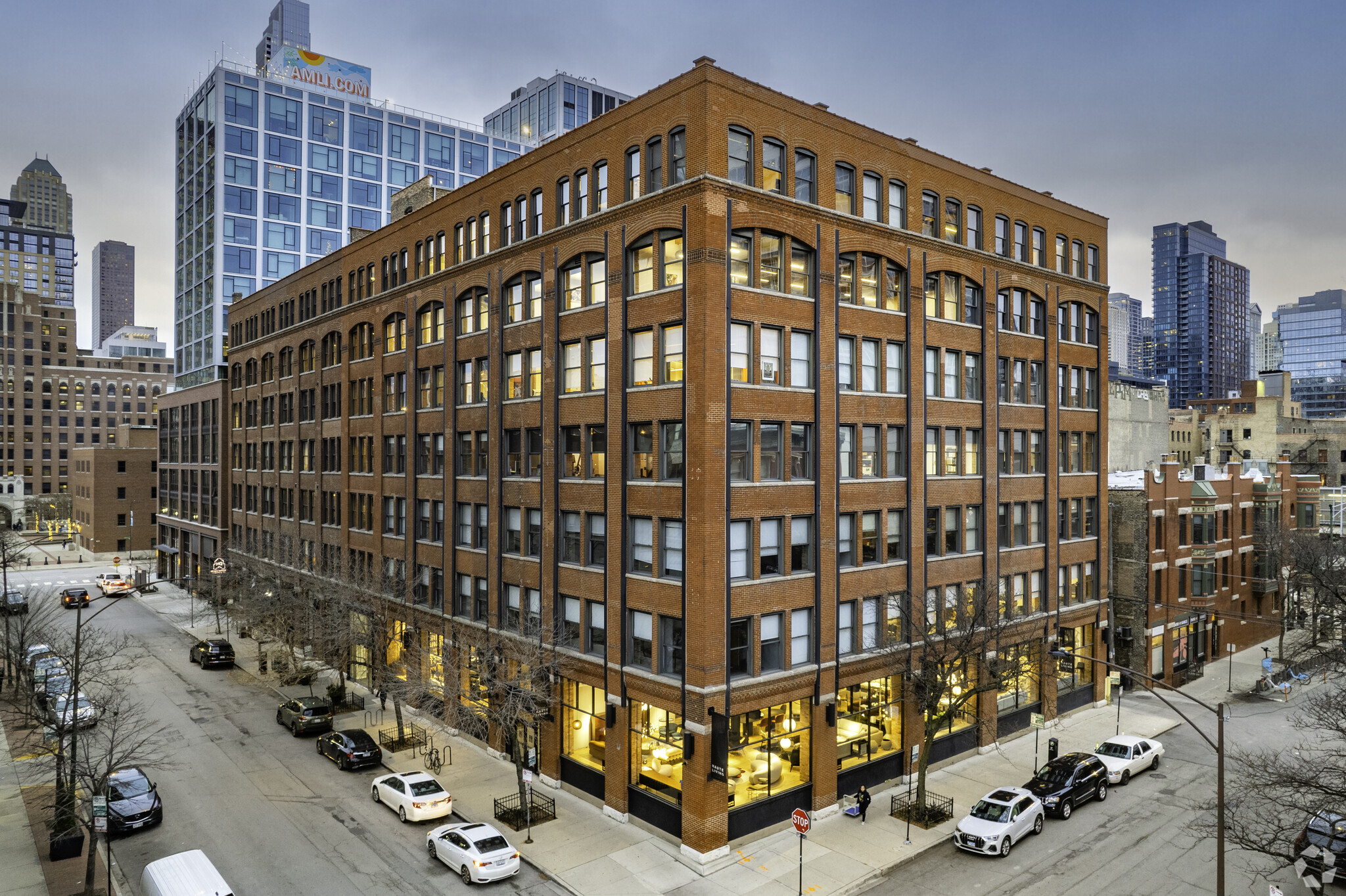 213 W Institute Pl, Chicago, IL for lease Building Photo- Image 1 of 17