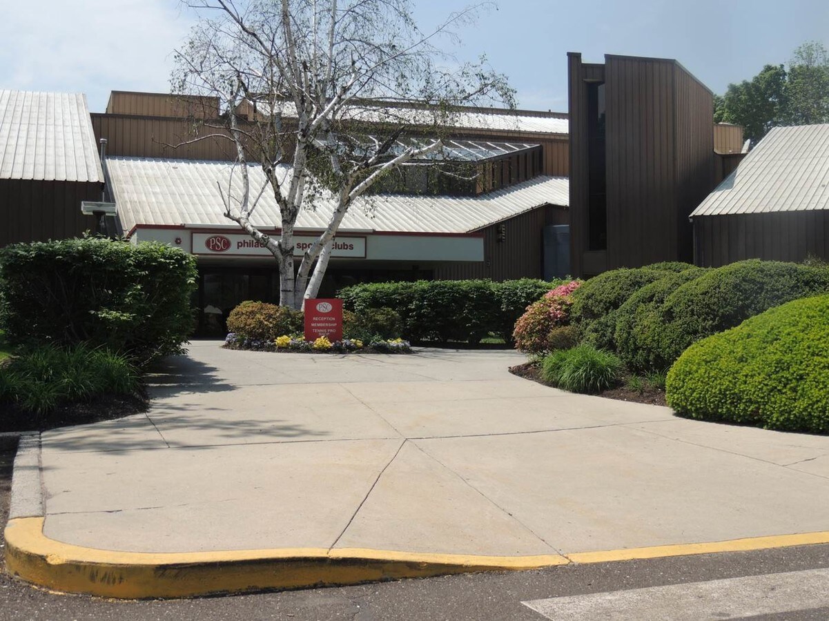 1 Highpoint Dr, Chalfont, PA 18914