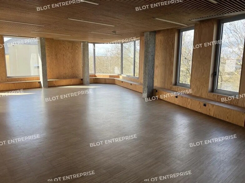 Office in Nantes for lease - Building Photo - Image 3 of 13