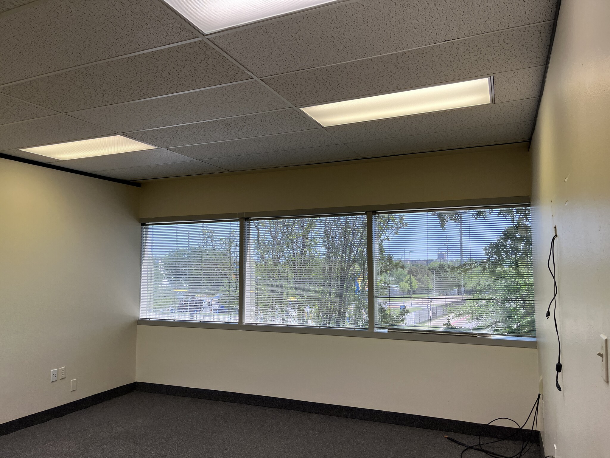 11615 Forest Central Dr, Dallas, TX for lease Interior Photo- Image 1 of 2