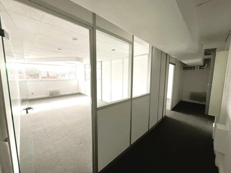 Office in Corbeil-Essonnes for lease - Interior Photo - Image 3 of 10