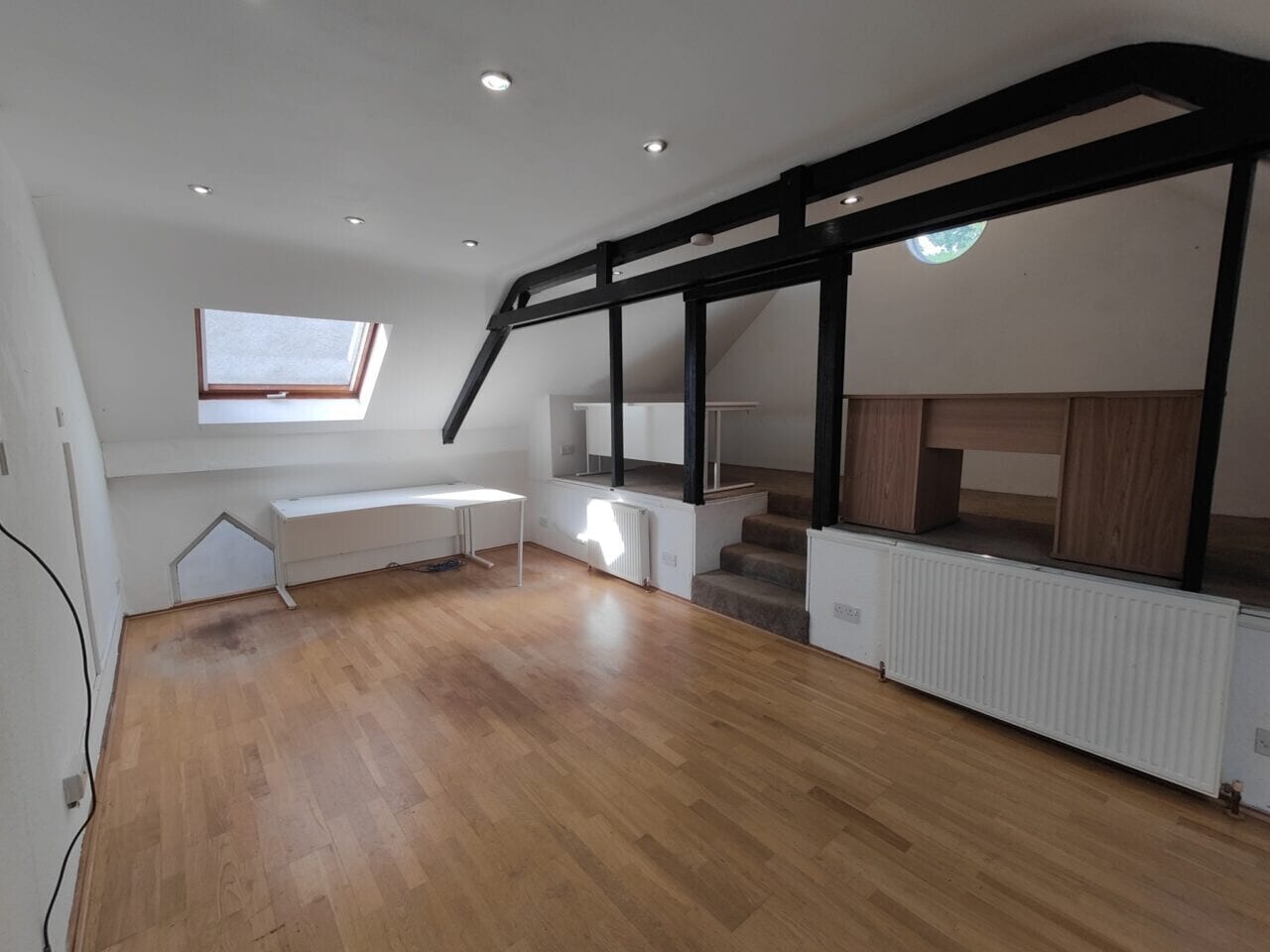 69 Primrose Hill, Kings Langley for sale Primary Photo- Image 1 of 1