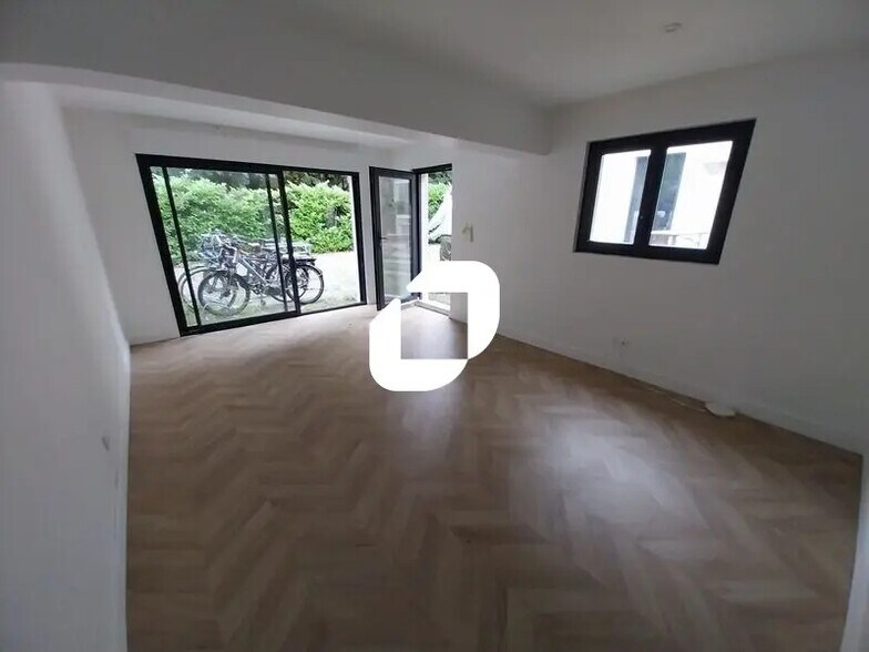 Office in Le Bouscat for lease - Interior Photo - Image 1 of 10