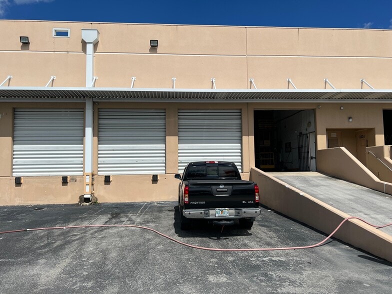 8228 NW 30th Terrace, Doral, FL for lease - Building Photo - Image 2 of 17