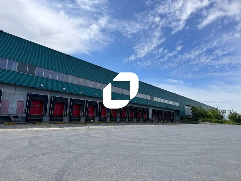 Industrial in Lauwin-Planque for lease - Building Photo - Image 2 of 9