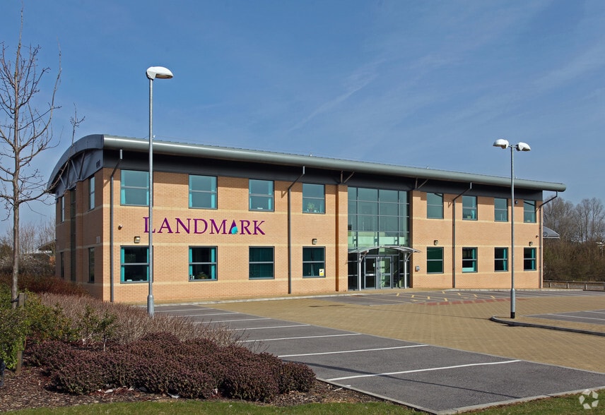 7 Davy Ave, Milton Keynes for sale - Primary Photo - Image 1 of 1