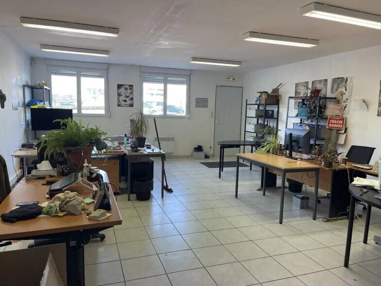 Office in Évreux for lease - Interior Photo - Image 3 of 3