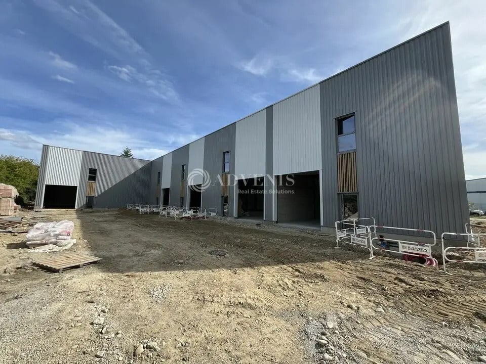 Flex in Saint-Genis-Laval for lease Construction Photo- Image 1 of 6