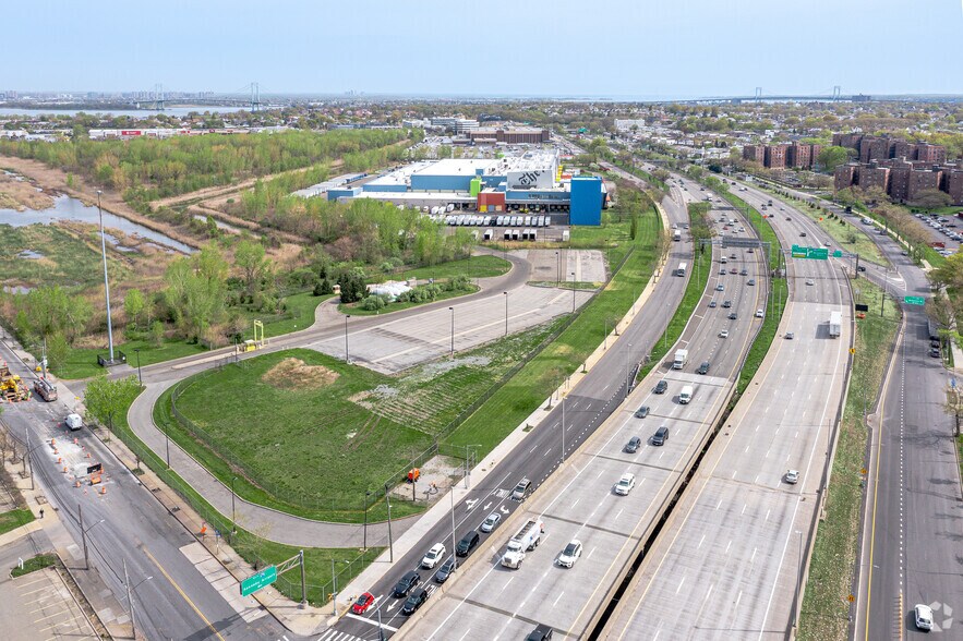 25-70 Whitestone Expy, Whitestone, NY for sale - Building Photo - Image 1 of 1