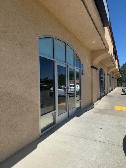 991 Lake Blvd, Redding, CA for lease - Building Photo - Image 3 of 6