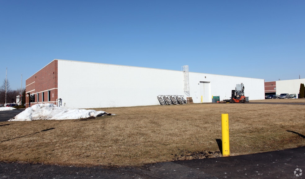 2129 Austin Ave, Rochester Hills, MI for sale - Building Photo - Image 3 of 4