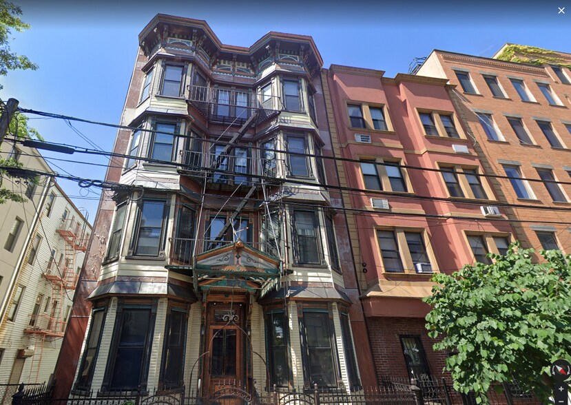 152 N 10th St, Brooklyn, NY for sale - Building Photo - Image 1 of 1