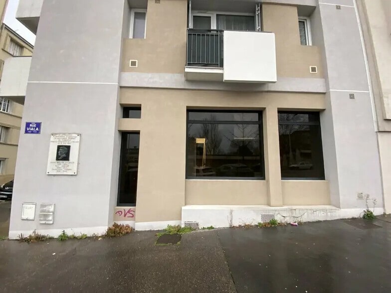 Retail in Lyon for lease - Building Photo - Image 1 of 9