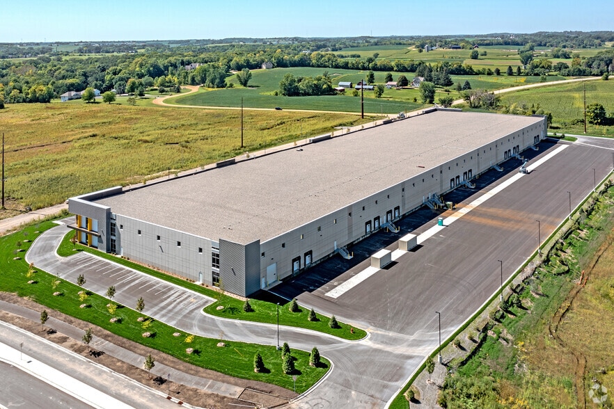 1215 Chaska Creek Blvd, Chaska, MN for lease - Building Photo - Image 2 of 2